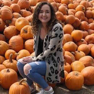 Meet your Posher, Caitlin